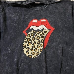 Acid washed over size tee. Rolling Stones with leopard tongue